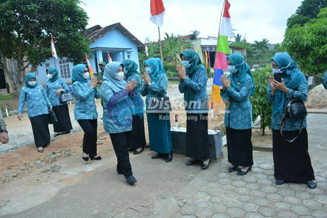 $rows[judul]