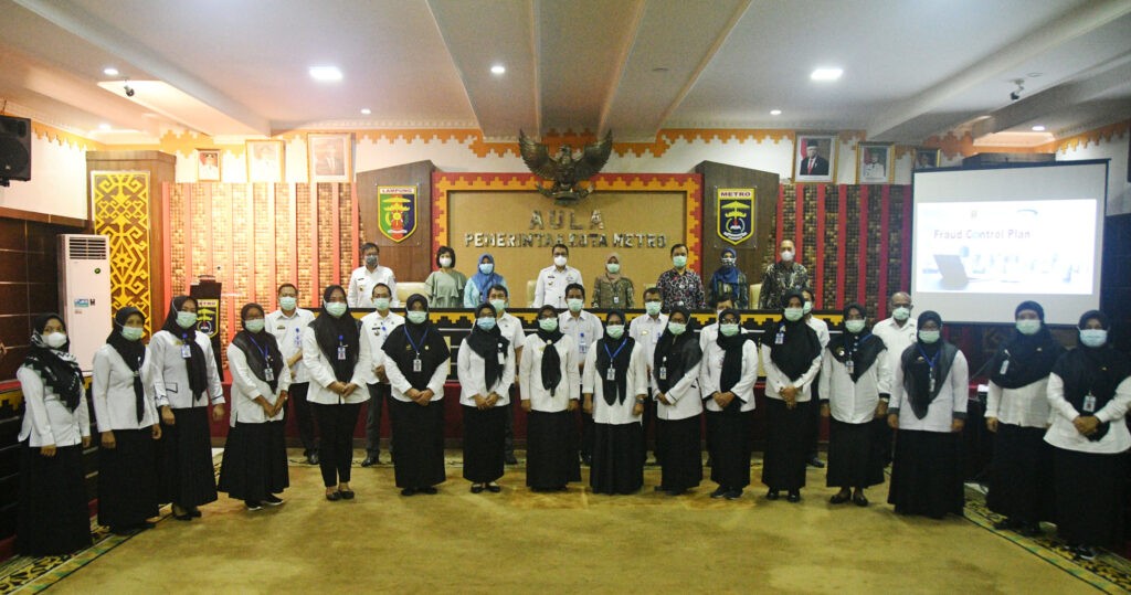 $rows[judul]