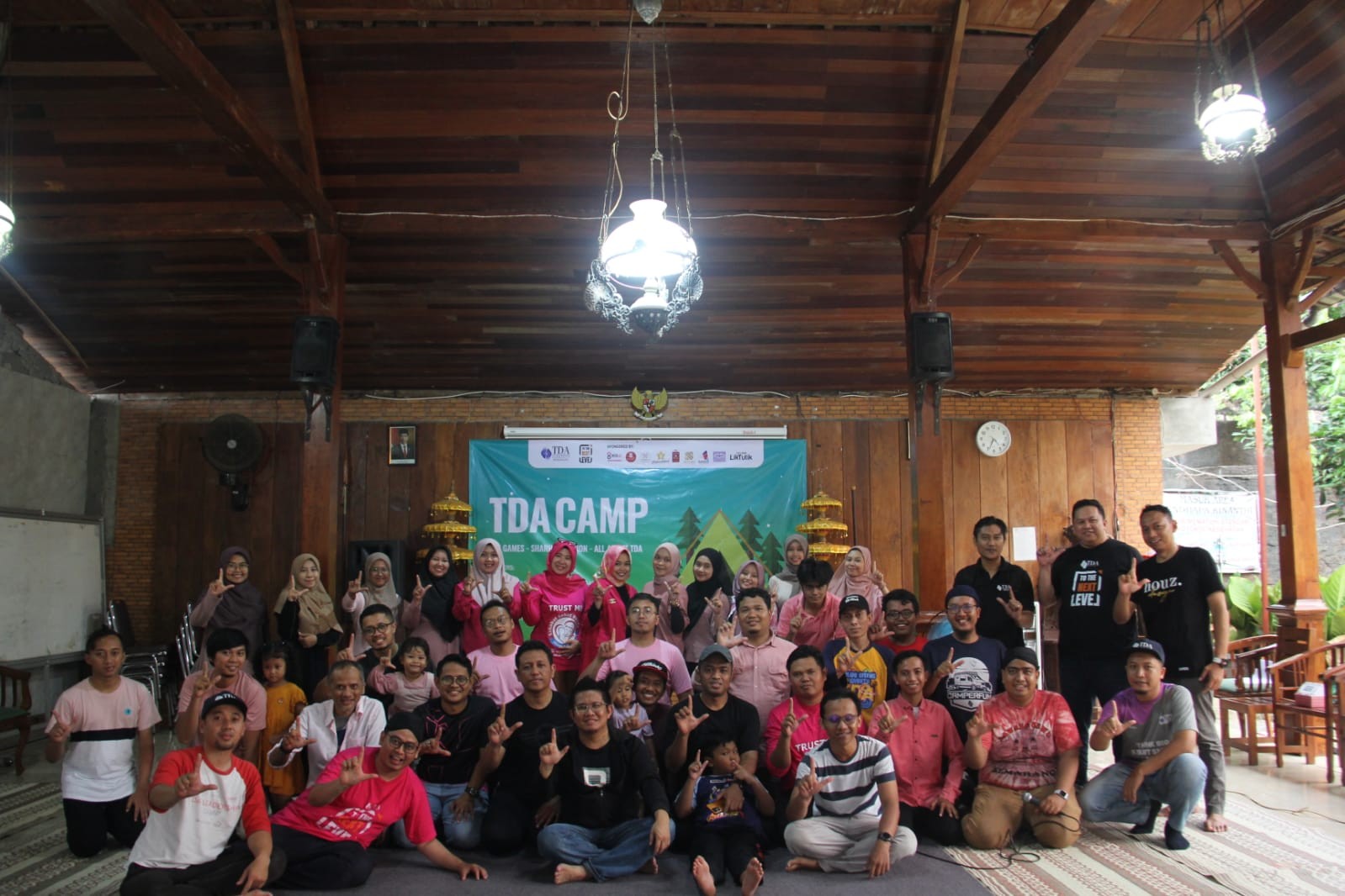 $rows[judul]