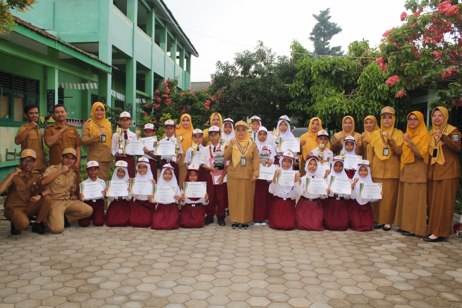 $rows[judul]