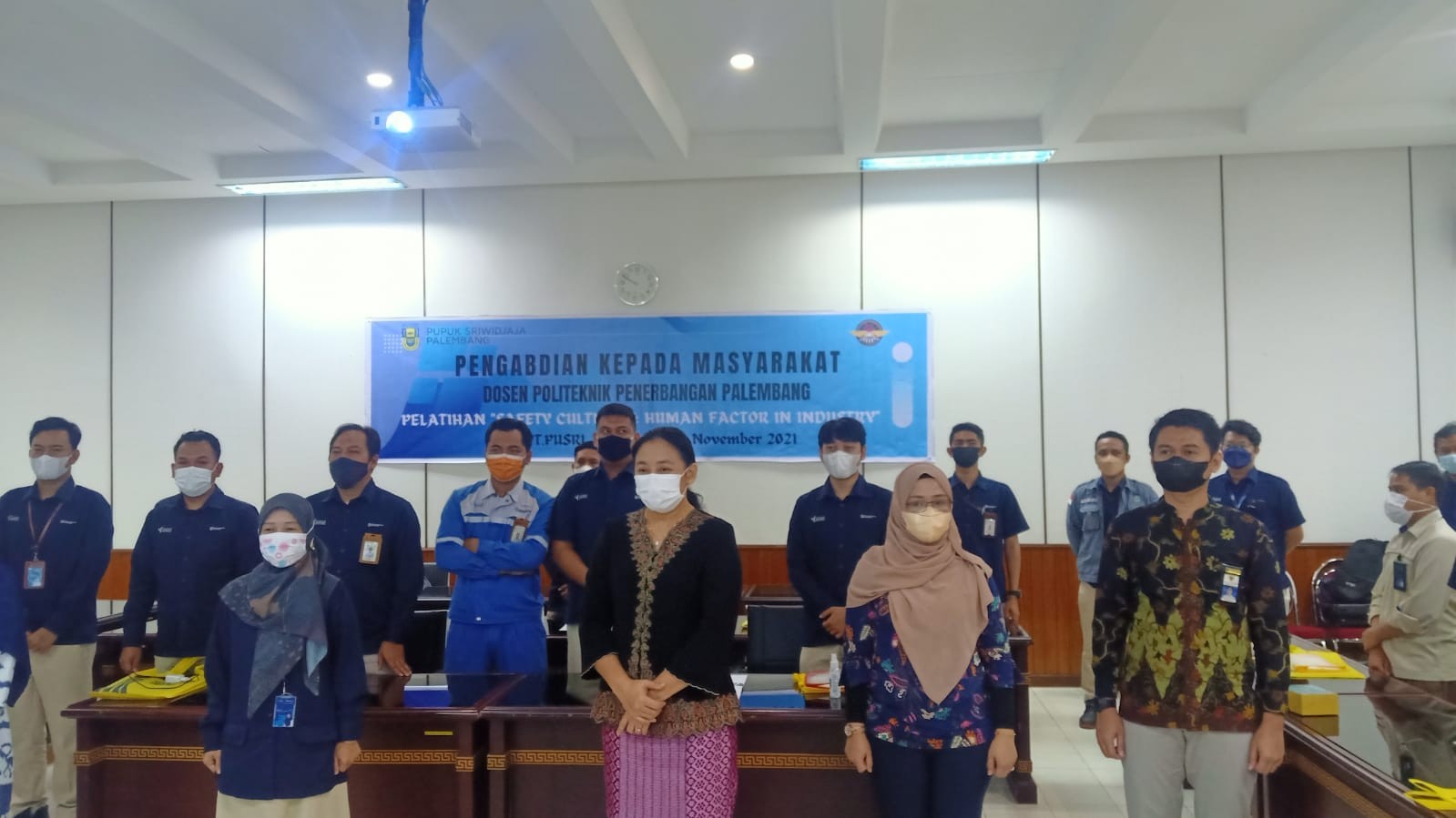 $rows[judul]