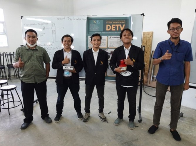 $rows[judul]